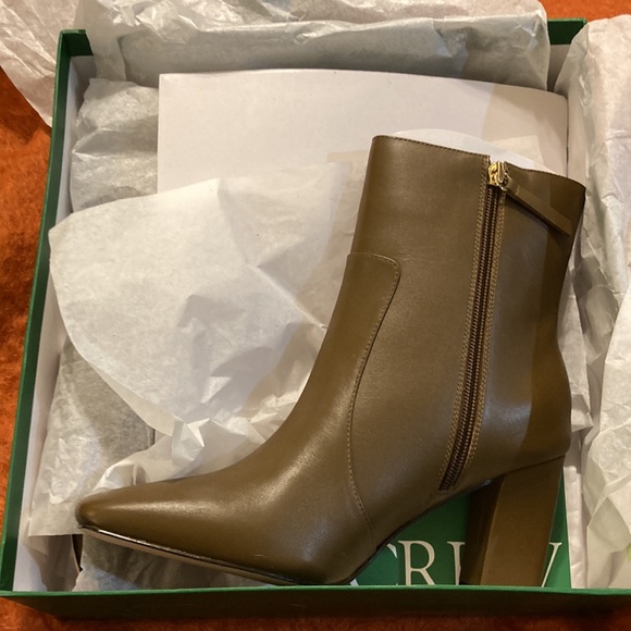 J Crew Brand New Almond-toe ankle boots in leather - Picture 5 of 14